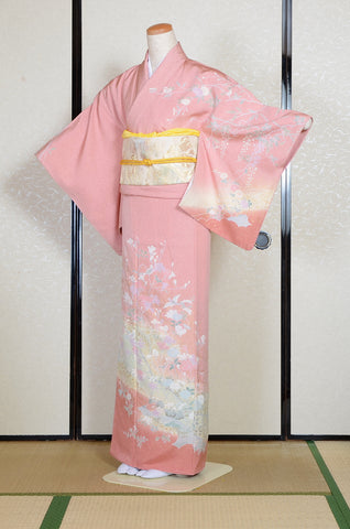 Japanese kimono. kimono for women. kimono female. houmongi kimono. tsukesage kimono.