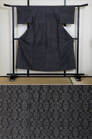 Japanese kimono. kimono for women. kimono female. komon kimono. muji kimono.