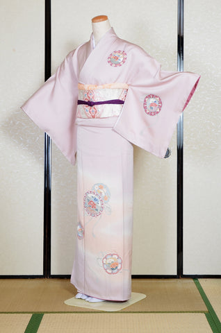 Japanese kimono. kimono for women. kimono female. houmongi kimono. tsukesage kimono.