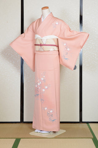 Japanese kimono. kimono for women. kimono female. houmongi kimono. tsukesage kimono.