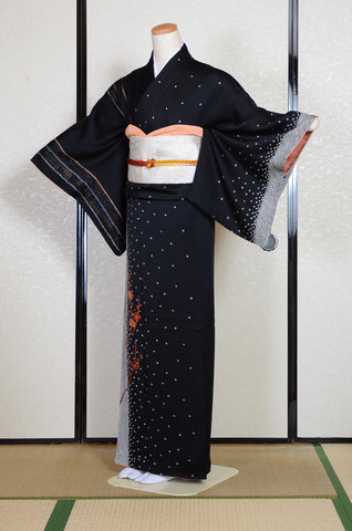 Japanese kimono. kimono for women. kimono female. houmongi kimono. tsukesage kimono.