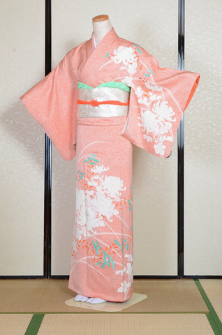 Japanese kimono. kimono for women. kimono female. houmongi kimono. tsukesage kimono.