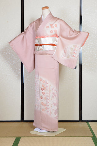 Japanese kimono. kimono for women. kimono female. houmongi kimono. tsukesage kimono.