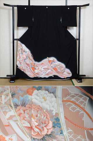 Japanese kimono. kimono for women. kimono female. black formal kimono. 