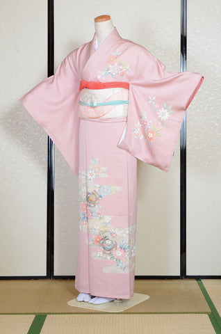 Japanese kimono. kimono for women. kimono female. houmongi kimono. tsukesage kimono.