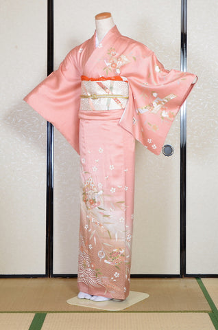 Japanese kimono. kimono for women. kimono female. houmongi kimono. tsukesage kimono.