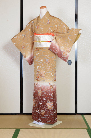 Japanese kimono. kimono for women. kimono female. houmongi kimono. tsukesage kimono.