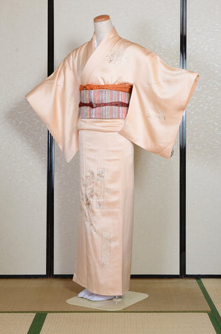 Japanese kimono. kimono for women. kimono female. houmongi kimono. tsukesage kimono.