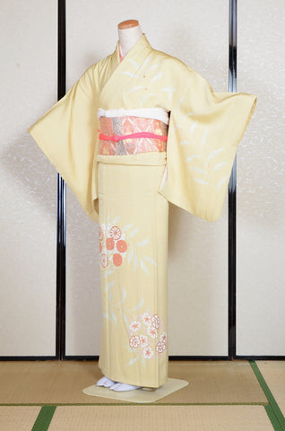 Japanese kimono. kimono for women. kimono female. houmongi kimono. tsukesage kimono.