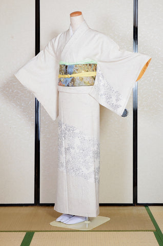 Japanese kimono. kimono for women. kimono female. houmongi kimono. tsukesage kimono.