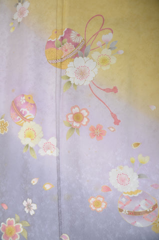 Furisode kimono. Long sleeved kimono. Japanese kimono. maiko kimono. geisha kimono.