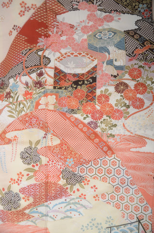 Furisode kimono. Long sleeved kimono. Japanese kimono. maiko kimono. geisha kimono.