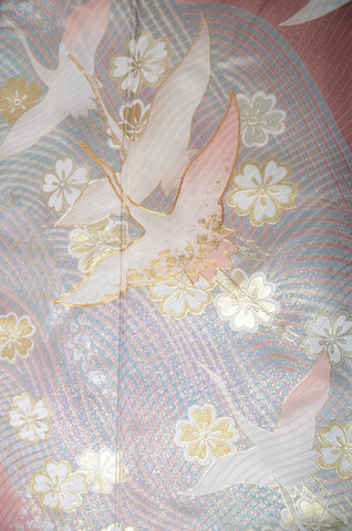 Furisode kimono. Long sleeved kimono. Japanese kimono. maiko kimono. geisha kimono.