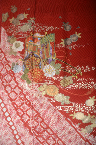 Furisode kimono. Long sleeved kimono. Japanese kimono. maiko kimono. geisha kimono.