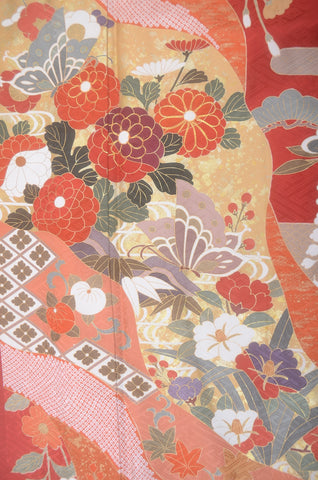 Furisode kimono. Long sleeved kimono. Japanese kimono. maiko kimono. geisha kimono.