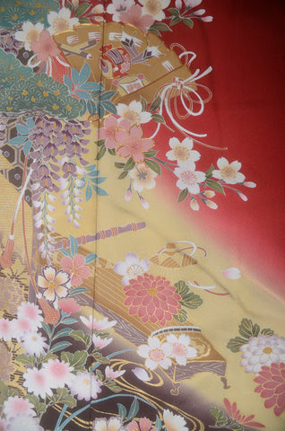 Furisode kimono. Long sleeved kimono. Japanese kimono. maiko kimono. geisha kimono.