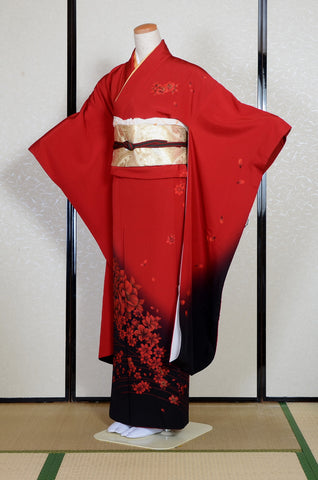 Furisode kimono. Long sleeved kimono. Japanese kimono. maiko kimono. geisha kimono.