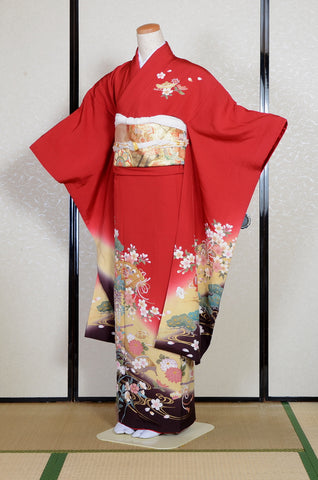 Furisode kimono. Long sleeved kimono. Japanese kimono. maiko kimono. geisha kimono.