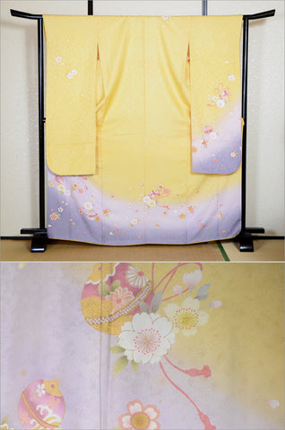 Furisode kimono. Long sleeved kimono. Japanese kimono. maiko kimono. geisha kimono.