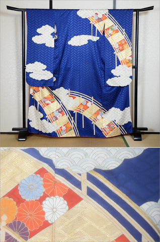 Furisode kimono. Long sleeved kimono. Japanese kimono. maiko kimono. geisha kimono.